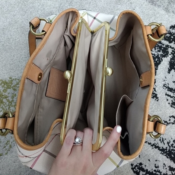 Classic Coach purse with matching wallet - Picture 2 of 3